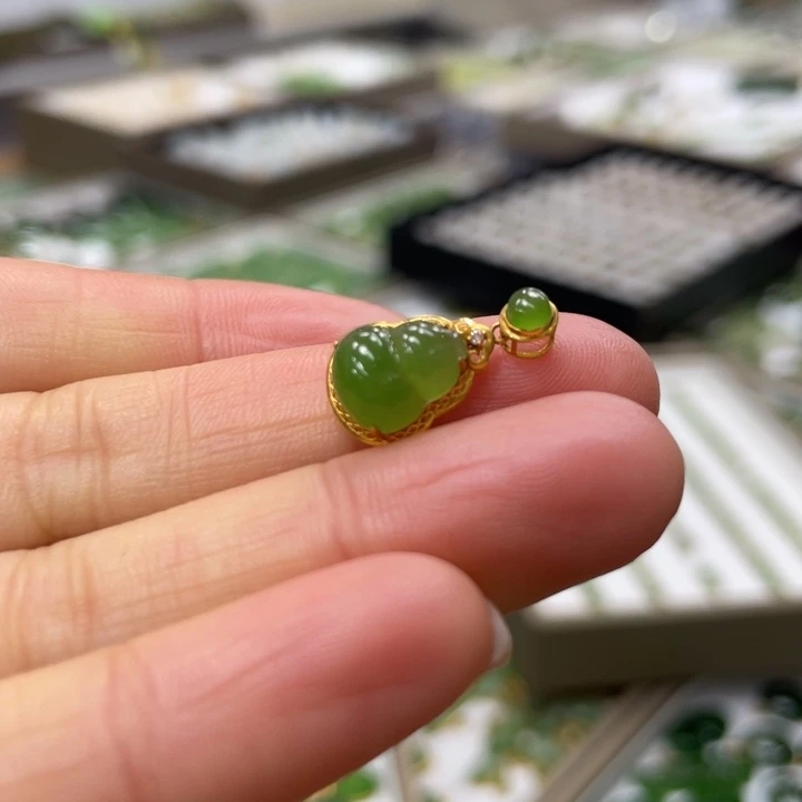 和田玉18K金镶嵌颈饰