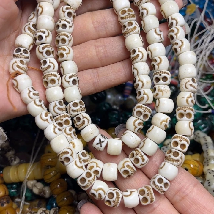 颈饰琉璃239。 一条