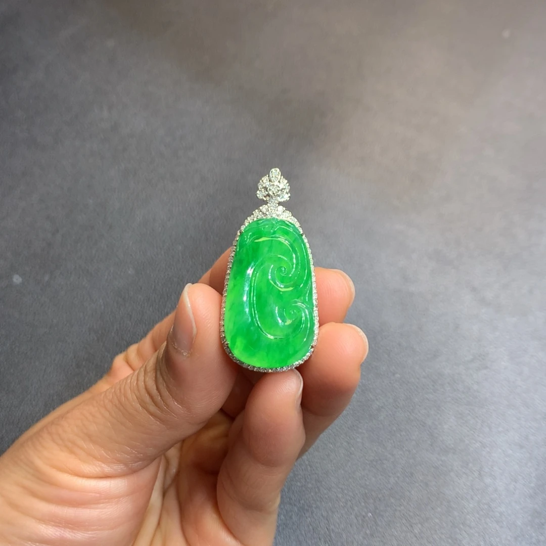 翡翠吊坠(不含链)18K金镶嵌