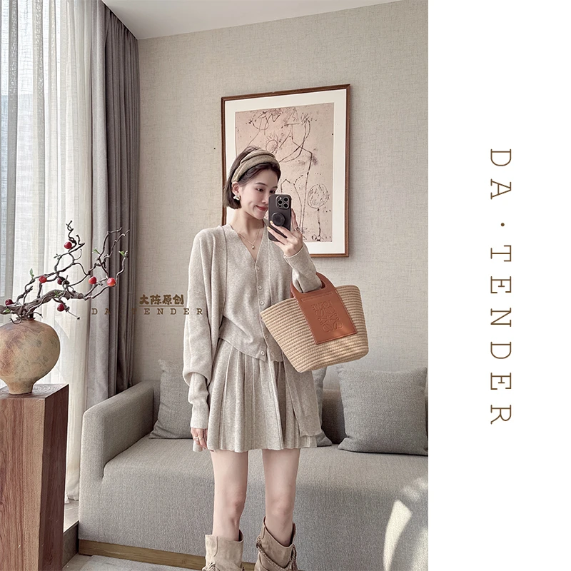 DA·Tender-“马甲短裙套装”气质休闲显瘦减龄针织背心百褶裙