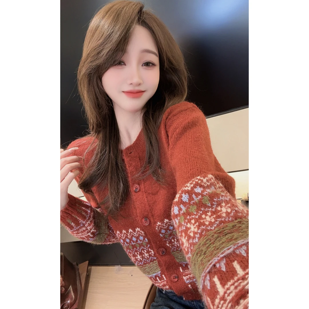 【陈陈私服】时尚设计感提花长袖针织开衫慵懒显白红色毛衣25103109