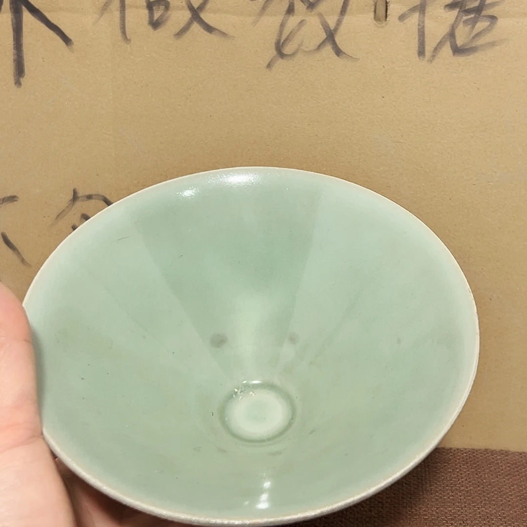 陶摆件空心的墙砖在风雪