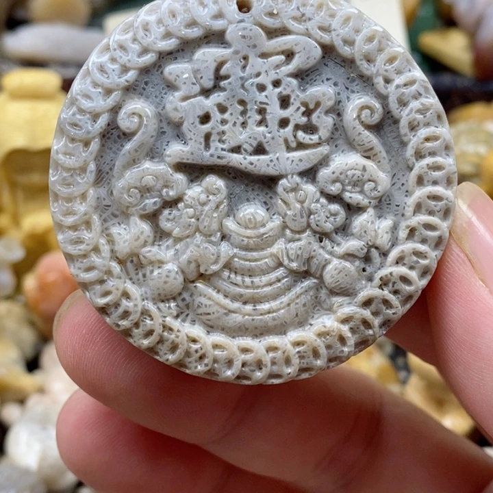 颈饰未镶嵌硅化珊瑚（珊瑚玉）