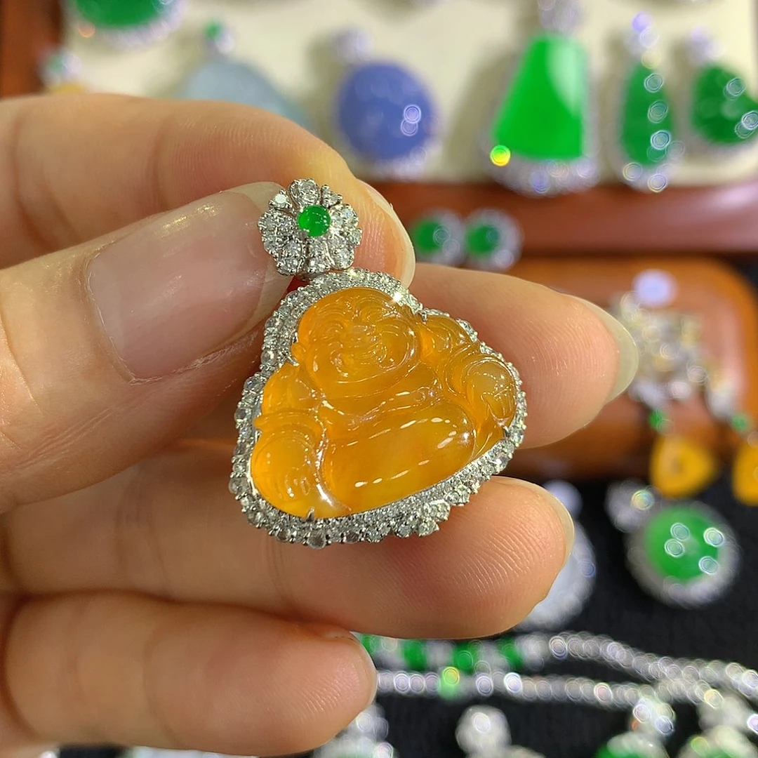 翡翠18K金镶嵌颈饰佛公