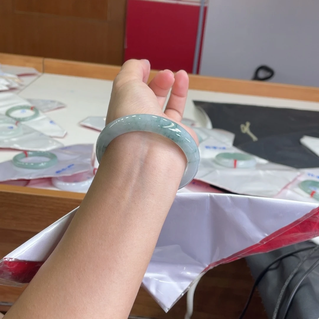 翡翠手镯未镶嵌冰飘花56.5