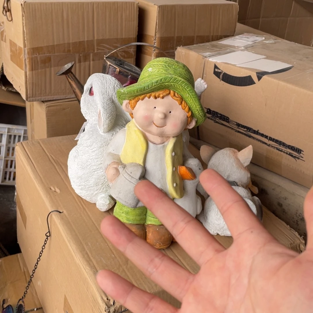 【闪购商品】氧化镁拿水壶小男孩摆件