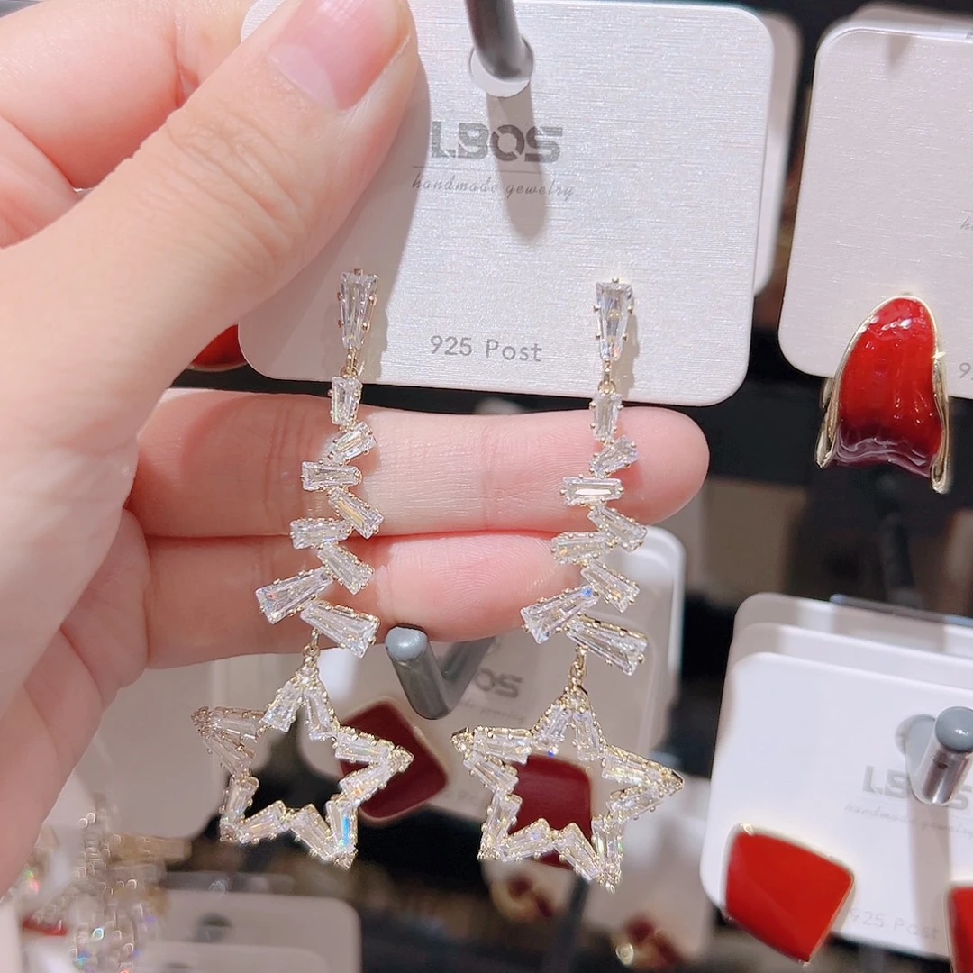 开***天锆石纯铜合金耳环的颜色