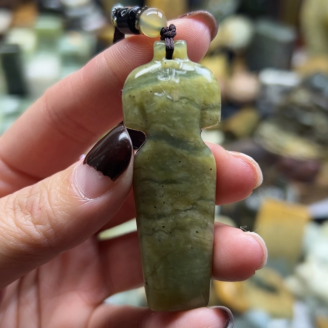 岫玉未镶嵌颈饰花玉旗袍