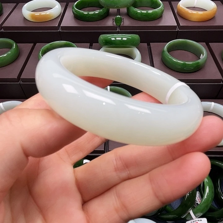 和田玉未镶嵌手镯