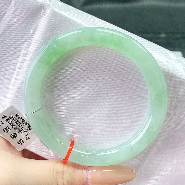 翡翠手镯未镶嵌55圈