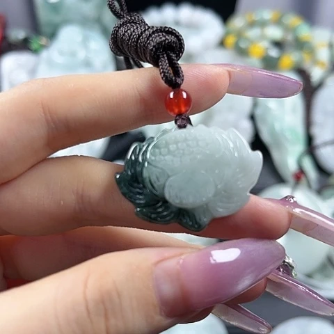 【闪购商品】翡翠未镶嵌颈饰莲花