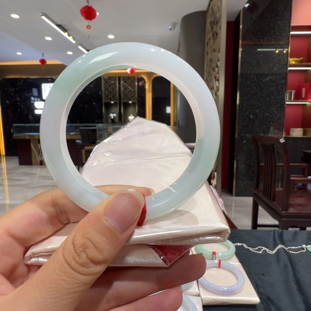 丽***贝未镶嵌手镯翡翠白底青飘绿花57.5