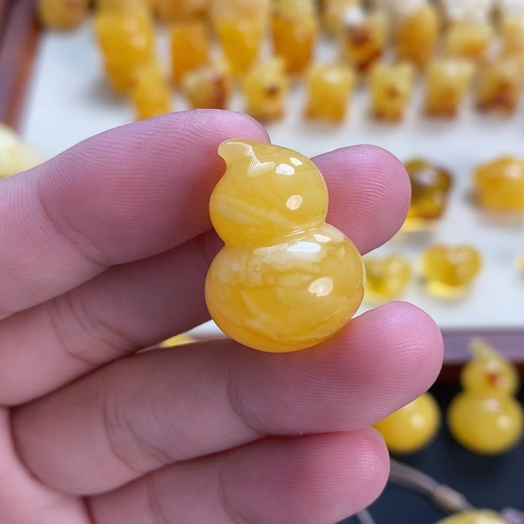 未镶嵌琥珀珠宝奇石