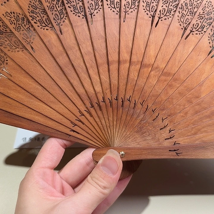 嘻***阳檀香木印度老山檀香满工精工扇子高配