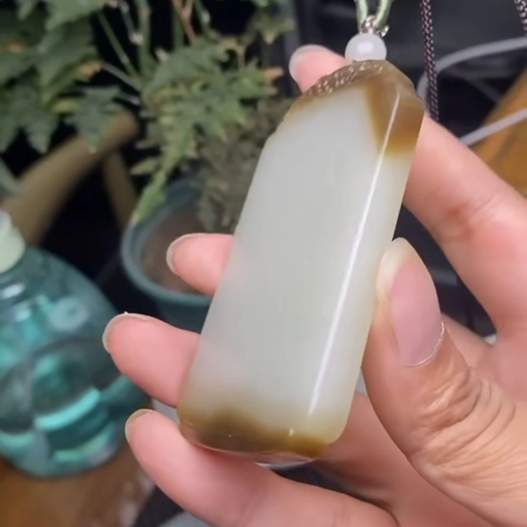 新疆和田玉糖白俏色三色平安无事牌