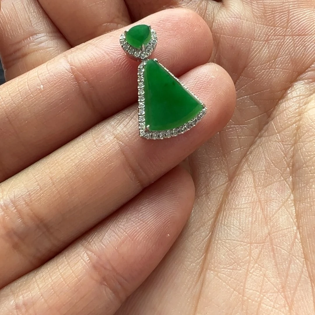 翡翠吊坠(不含链)18K金镶嵌美***?翡翠