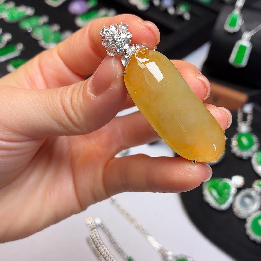 翡翠18K金镶嵌戒指