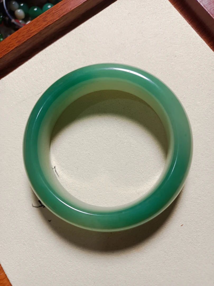 东陵玉精致精美手镯