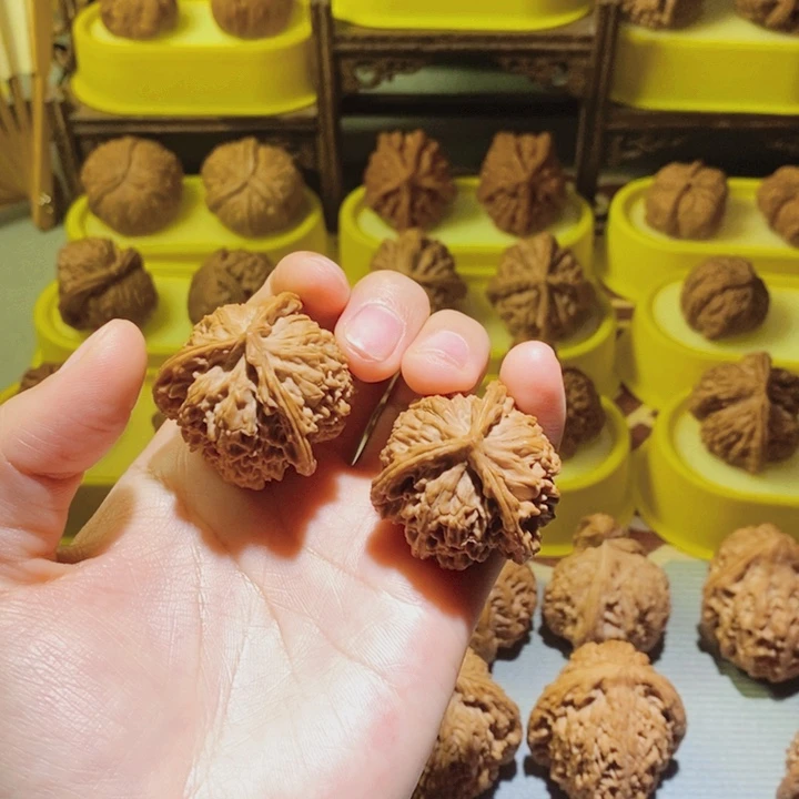 【闪购商品】文玩核桃吊坠盘龙纹