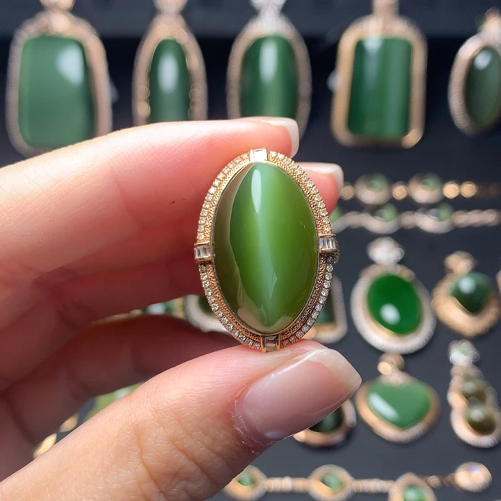 和田玉18K金镶嵌戒指