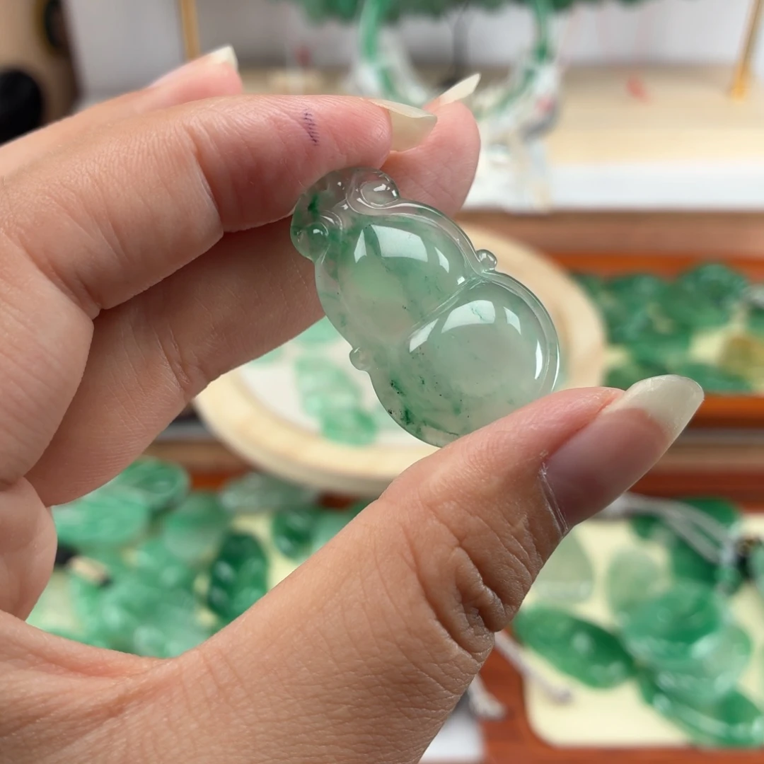 石英质玉（非洲翠）未镶嵌颈饰