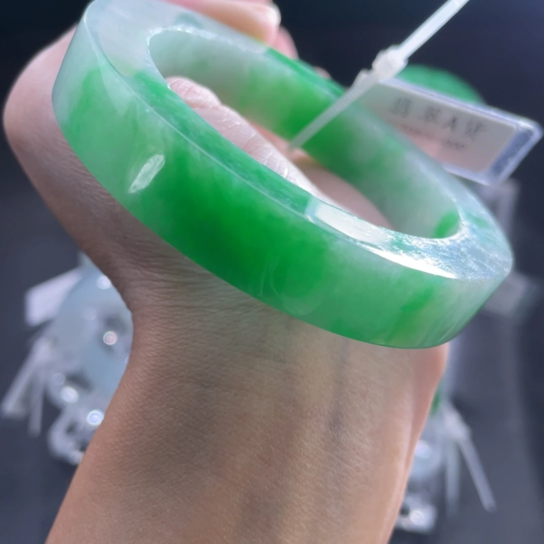 定制翡翠未镶嵌手镯