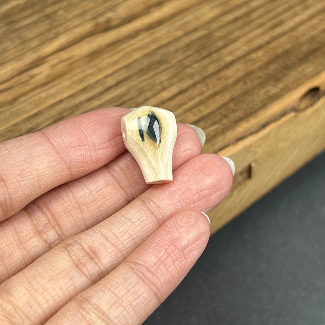 S1557天然猛犸牙 蓝眼鲨鱼背三通 12.6*18.8*11mm支持鉴定