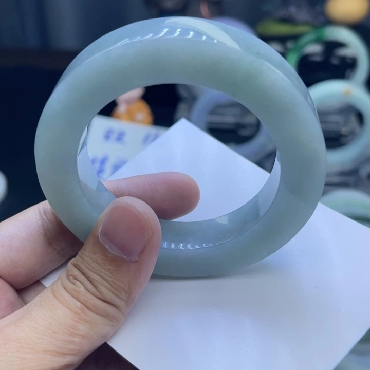 定制翡翠未镶嵌手镯