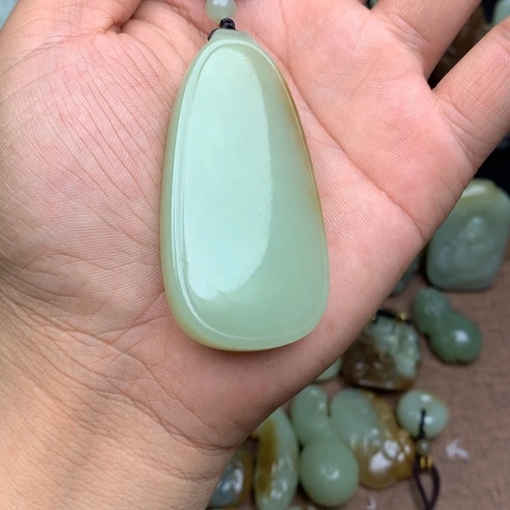 狗****和田玉（糖玉）未镶嵌颈饰