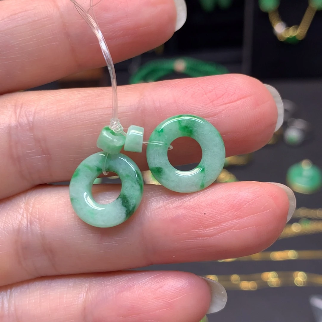 翡翠未镶嵌颈饰有纹裂