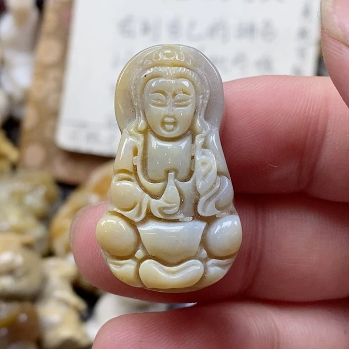 颈饰未镶嵌硅化珊瑚（珊瑚玉）小