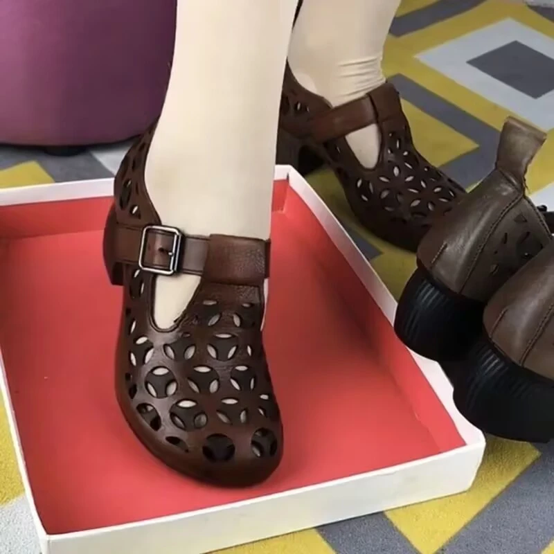 真软皮凉鞋女2025夏新款镂空透气洞洞鞋粗跟中老年舒适软底妈妈鞋