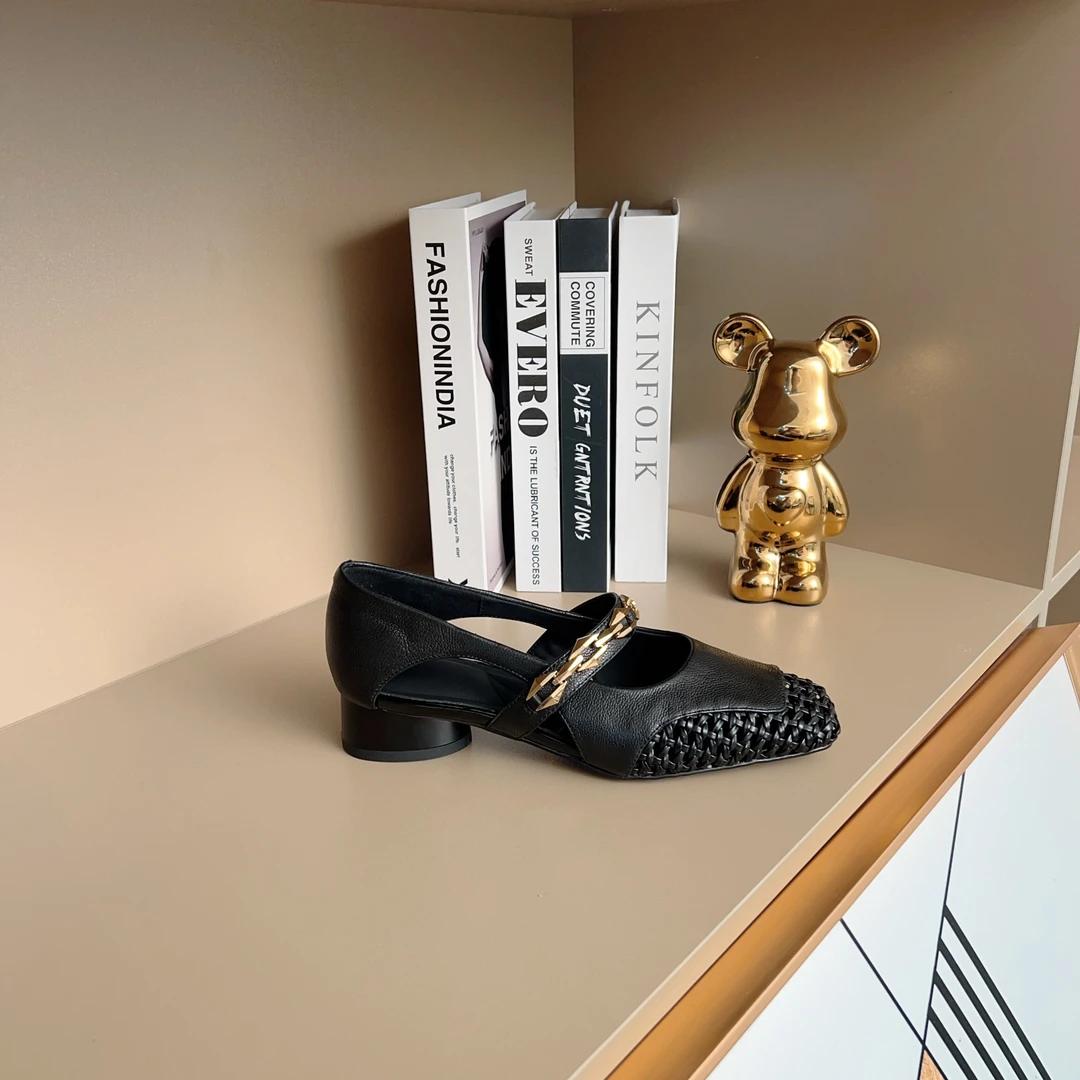 2025夏季/3CM/羊皮/手工编织百搭镂空包头凉鞋粗跟W627