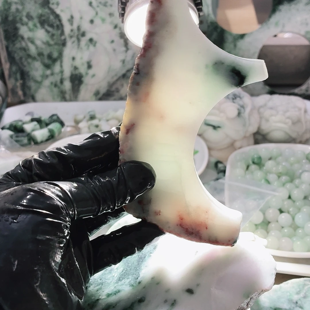 翡翠未镶嵌颈饰边角料