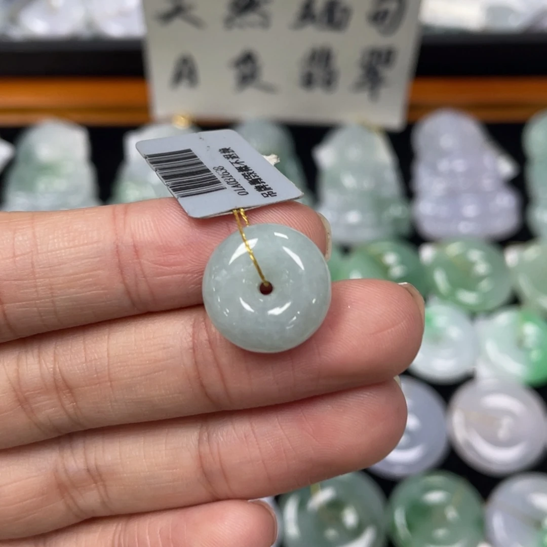翡翠未镶嵌颈饰平安扣