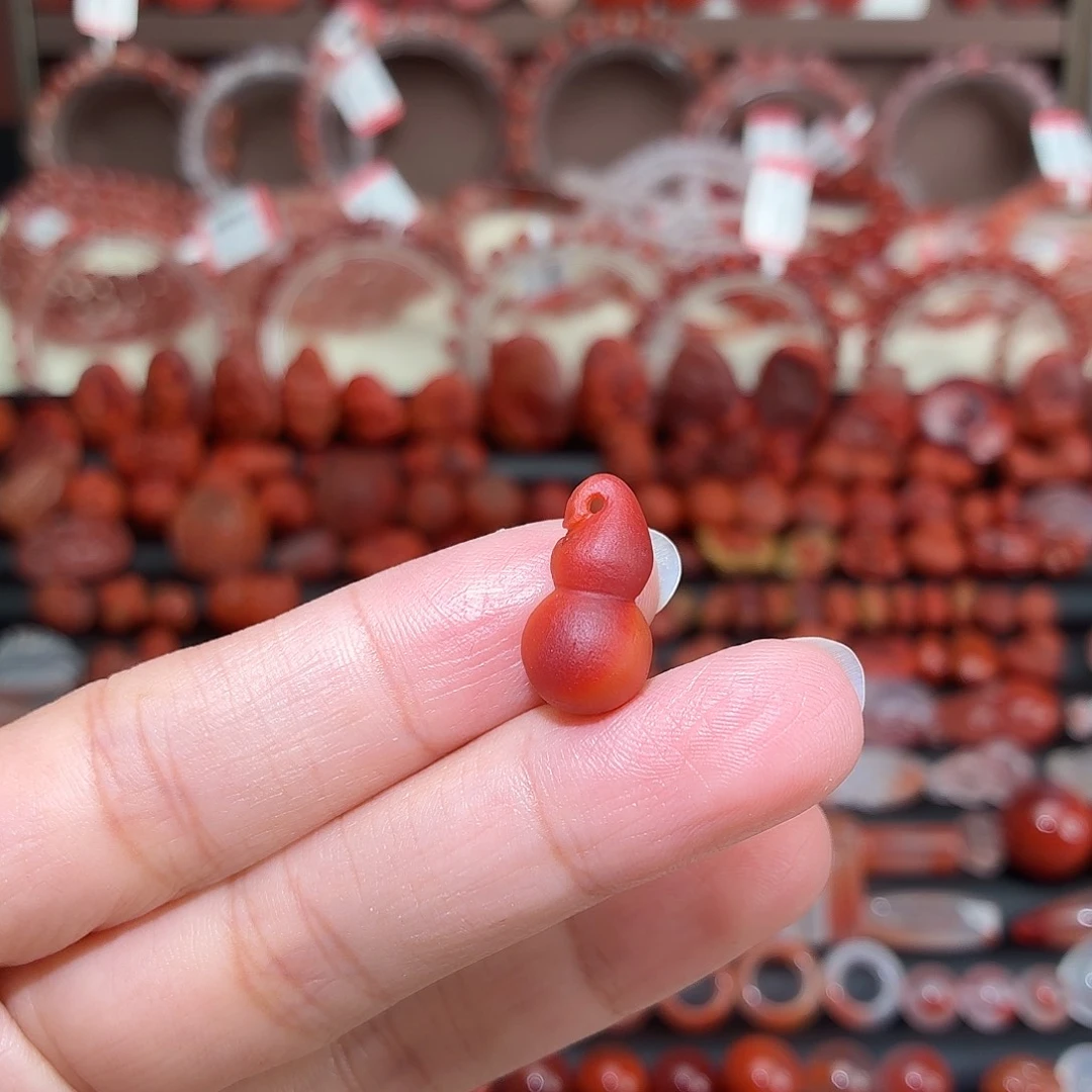 南红玛瑙未镶嵌颈饰葫芦吊坠