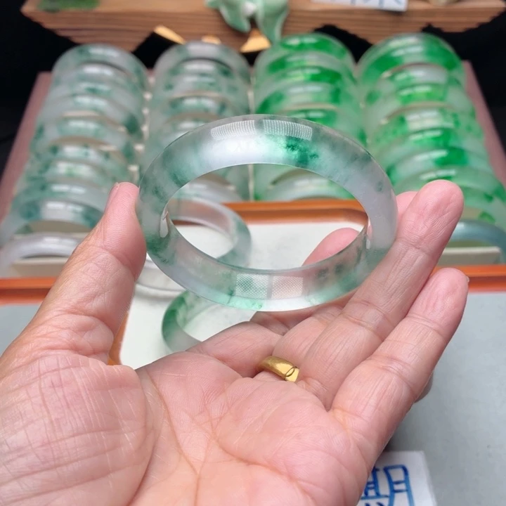 石英质玉未镶嵌手镯