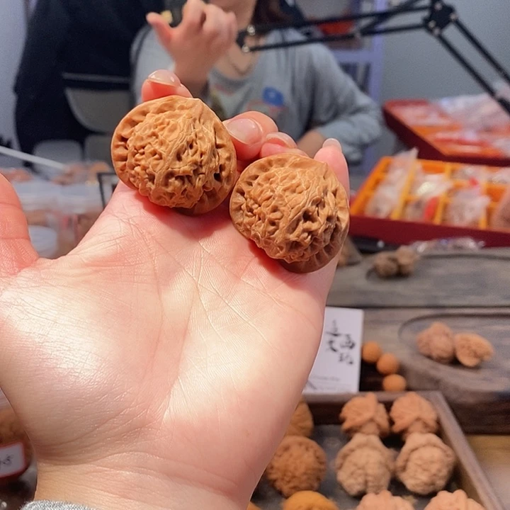 文玩核桃吊坠37.5宫灯