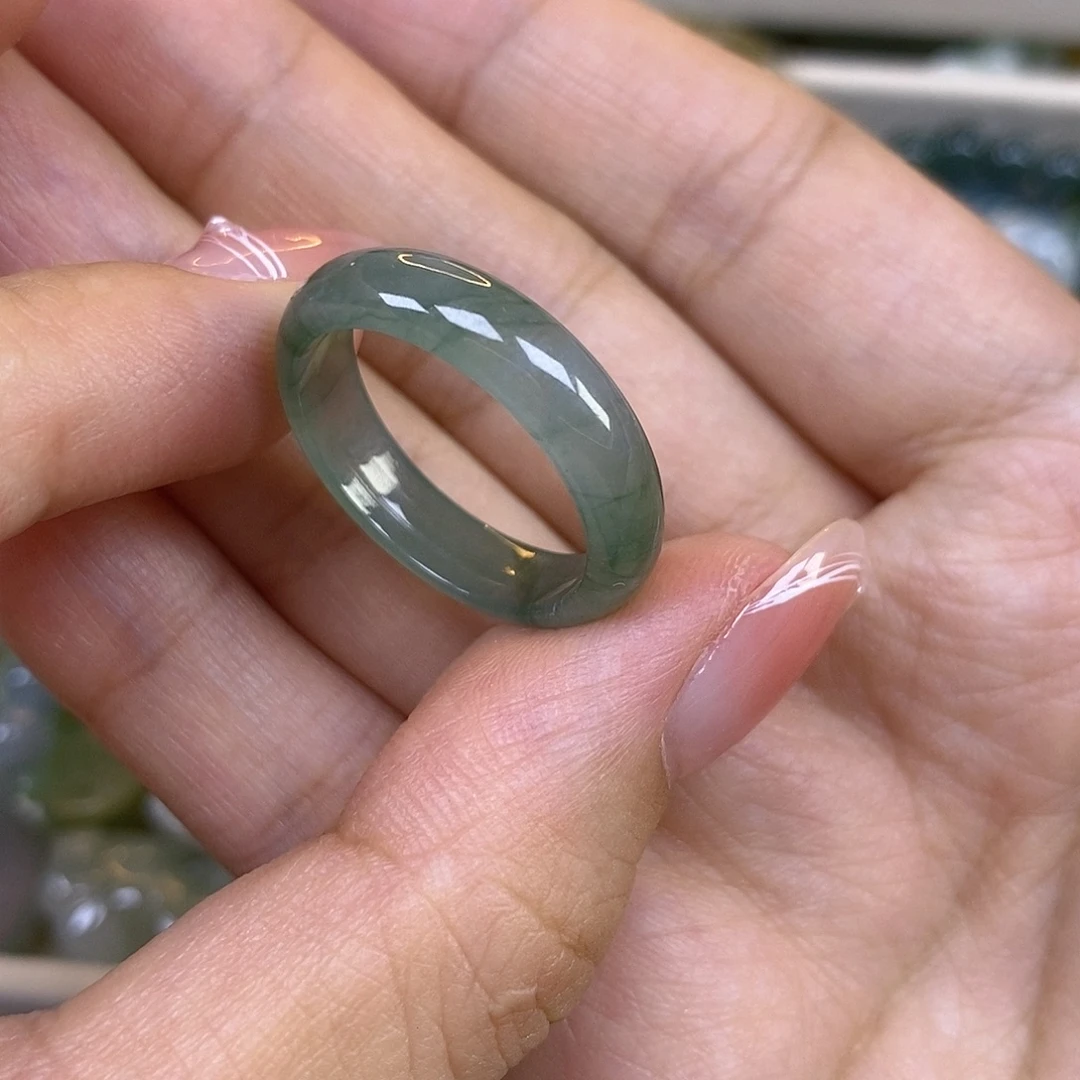 闲***致翡翠未镶嵌颈饰翡翠