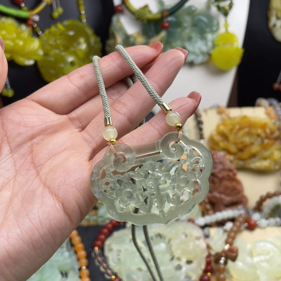 未镶嵌蛇纹石玉颈饰