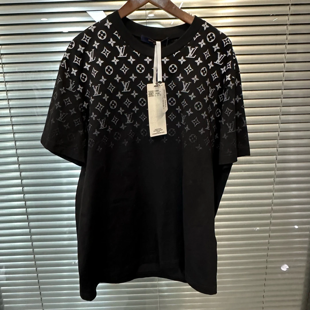 路易威登/LV 24ss 渐变Logo印花短袖T恤 黑色/尺码M/bc012300