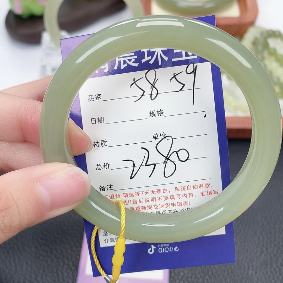 和田玉未镶嵌手镯