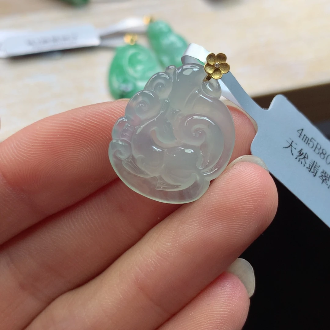 颈饰18K金镶嵌翡翠吊坠