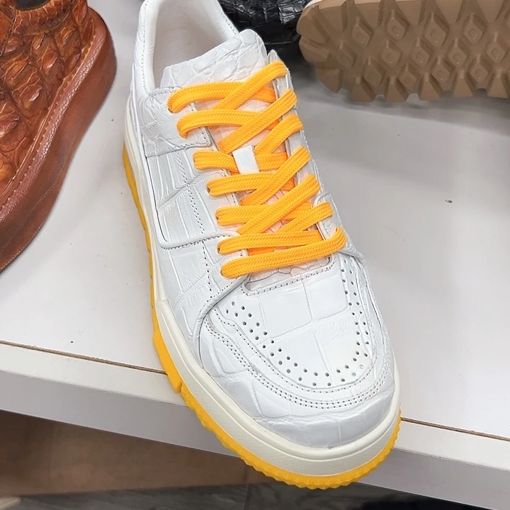 哈***文磨砂皮（牛皮）湾鳄白色42码