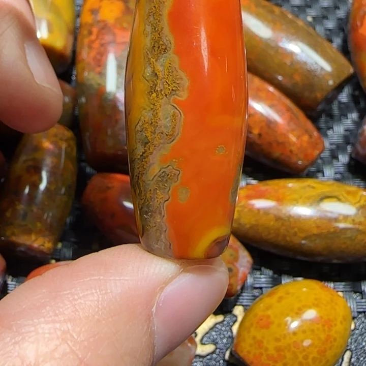 荣***佛玛瑙/玉髓未镶嵌吊坠