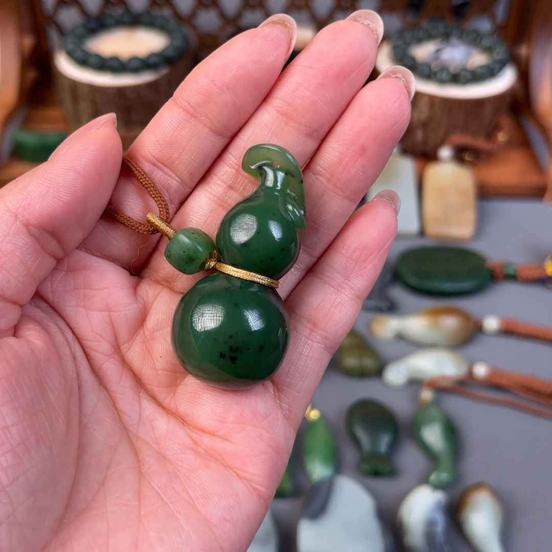 一***包和田玉（糖玉）未镶嵌颈饰