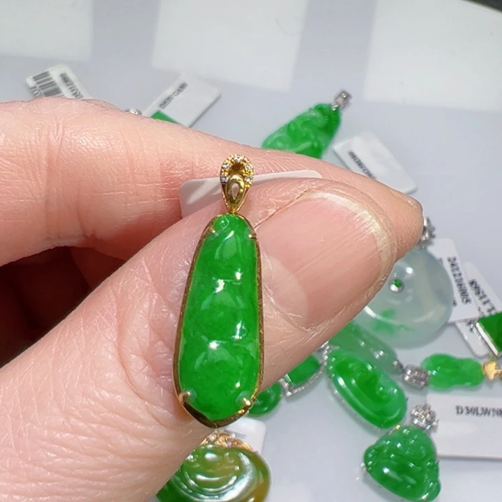 颈饰18K金镶嵌翡翠