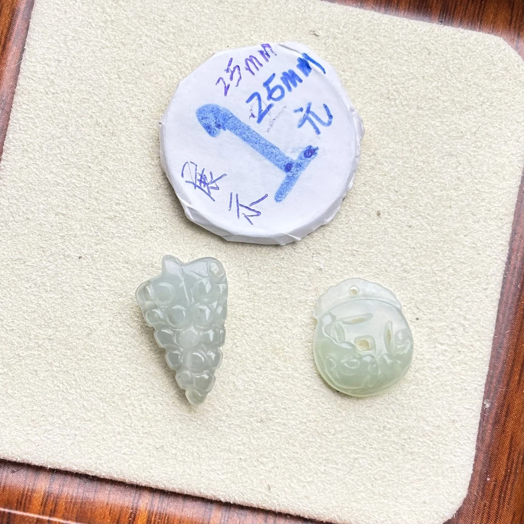 天然缅甸A货翡翠小葡萄＋迷你福在眼前