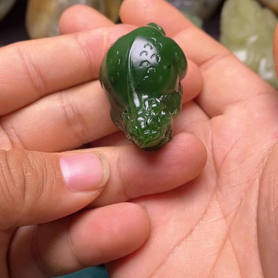 和田玉颈饰未镶嵌懒**?