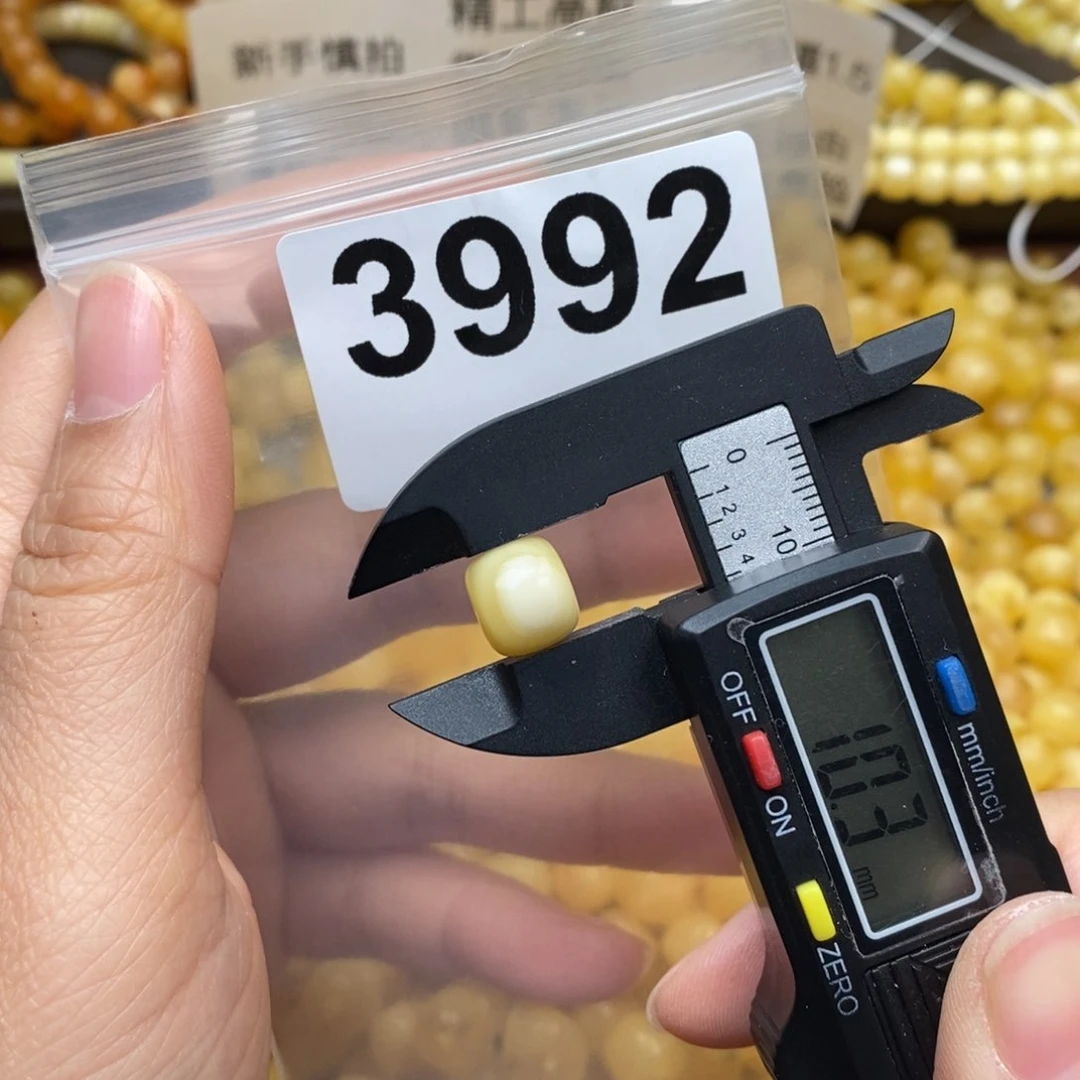 蜜蜡珠宝奇石未镶嵌